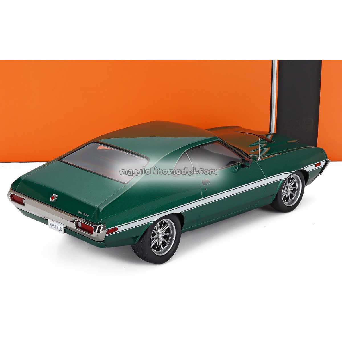 FORD GRAN TORINO SPORT 1972 GREEN 1.18 - IXO MODEL cod.18CMC264.jpg 2